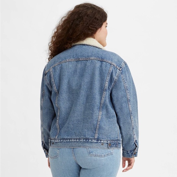 Women’s Levis Boyfriend Sherpa Denim Jacket - Medium - Picture 2 of 6